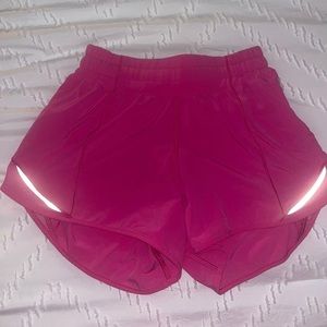Size 2 Lululemon Hotty Hot Sonic Pink Shorts 💓
